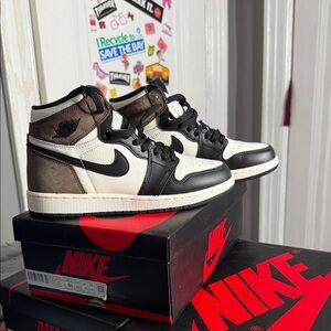 Nike Air Jordan 1 Retro High “Dark Mocha” GS 6.5Y